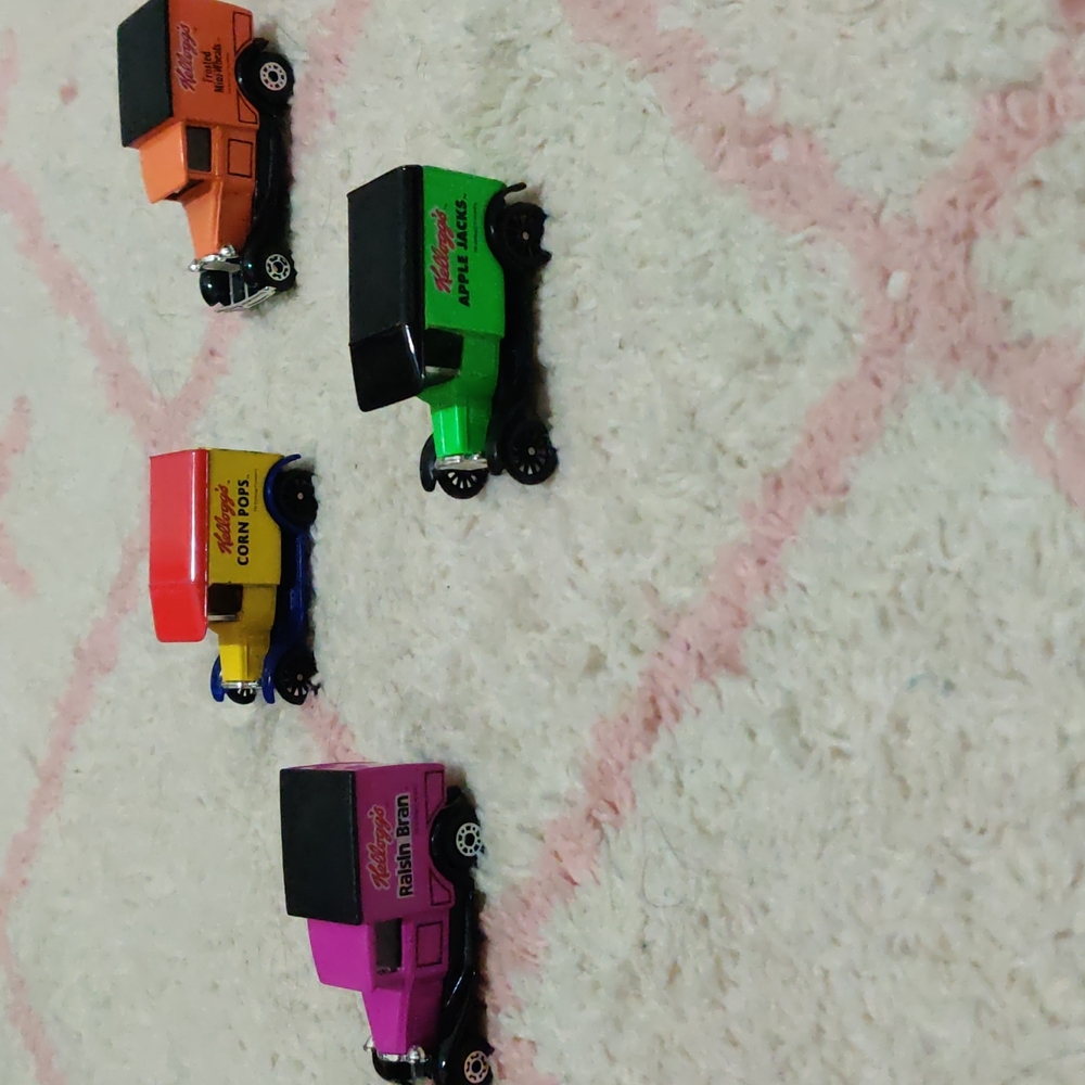 Lot of 4 Kellogg's trucks